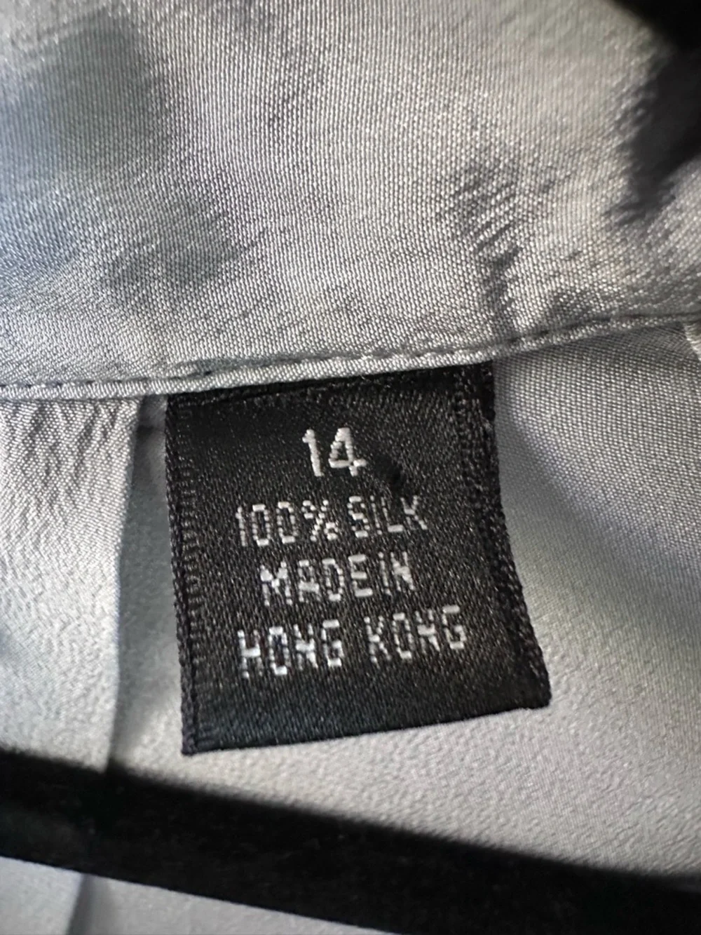 Ellen Tracy 100% Silk Blouse Size 14 Gray Button Front Pocket Top - Picture 5 of 9